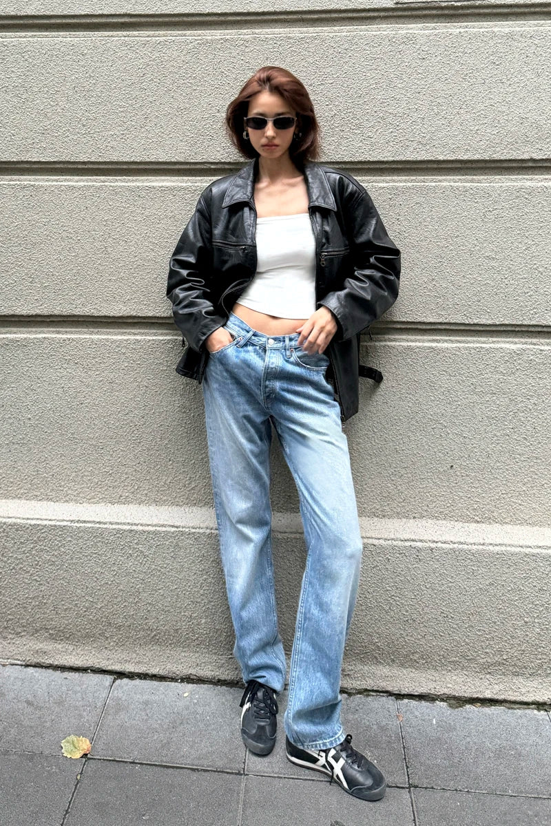 Jeans azules de cintura media y pierna recta